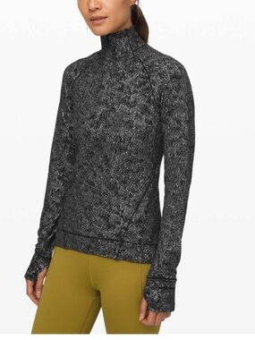 Lululemon Outrun the Elements 1/2 Zip | Size 8. | black and white